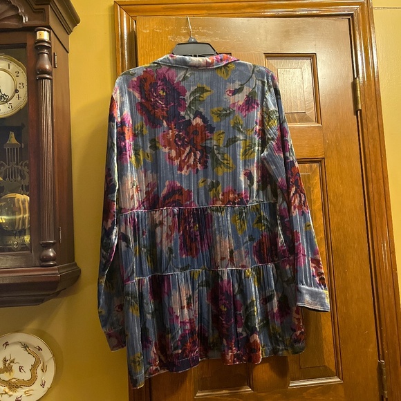 New, without Tag, Maeve/Anthropologie Reverie Tiered Velvet Top.  Sz. M. - Picture 8 of 9